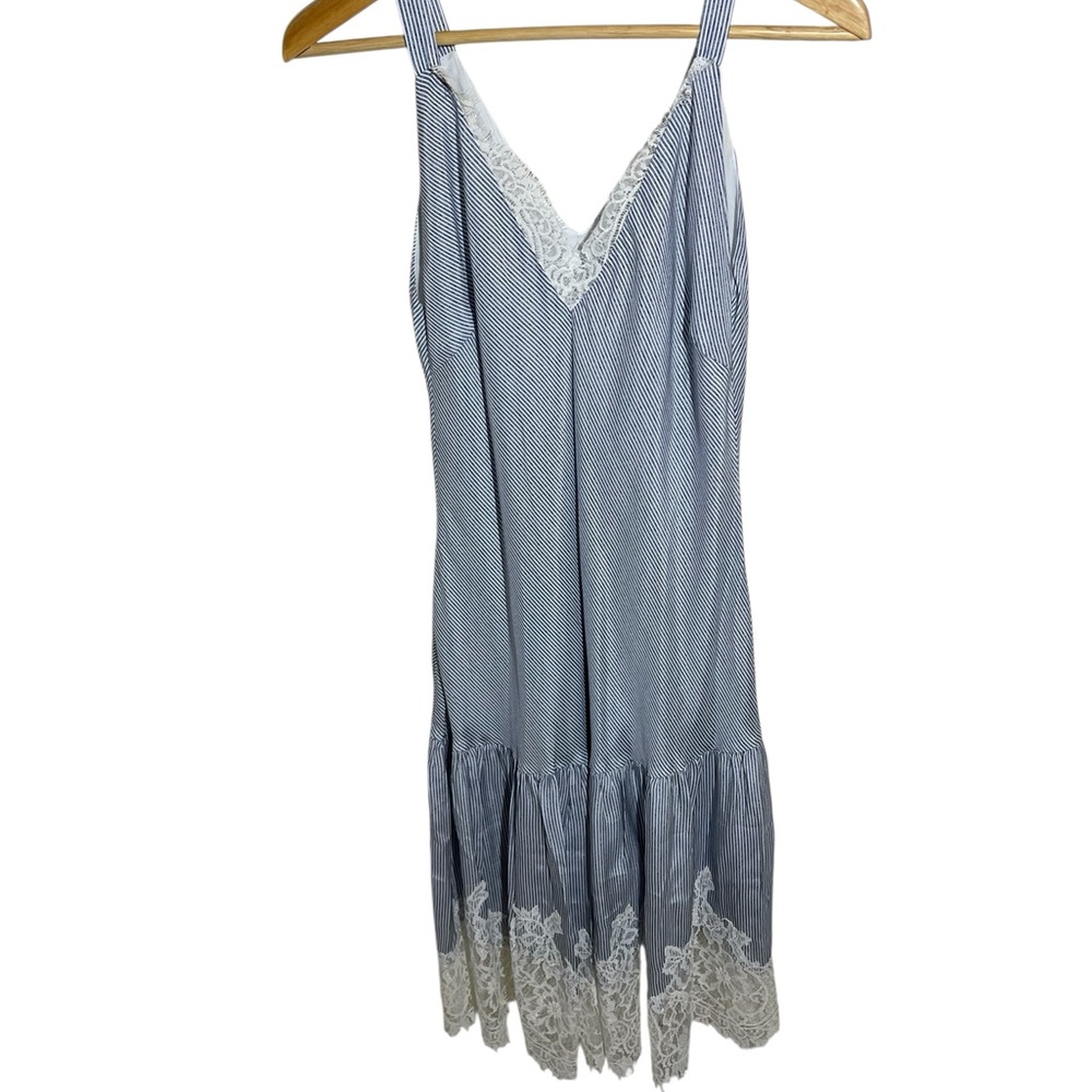 Elegant Blue and White Lace Trim Chemise